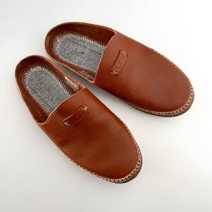 UGG Leather Mule size 6 (MISSING INSOLE)